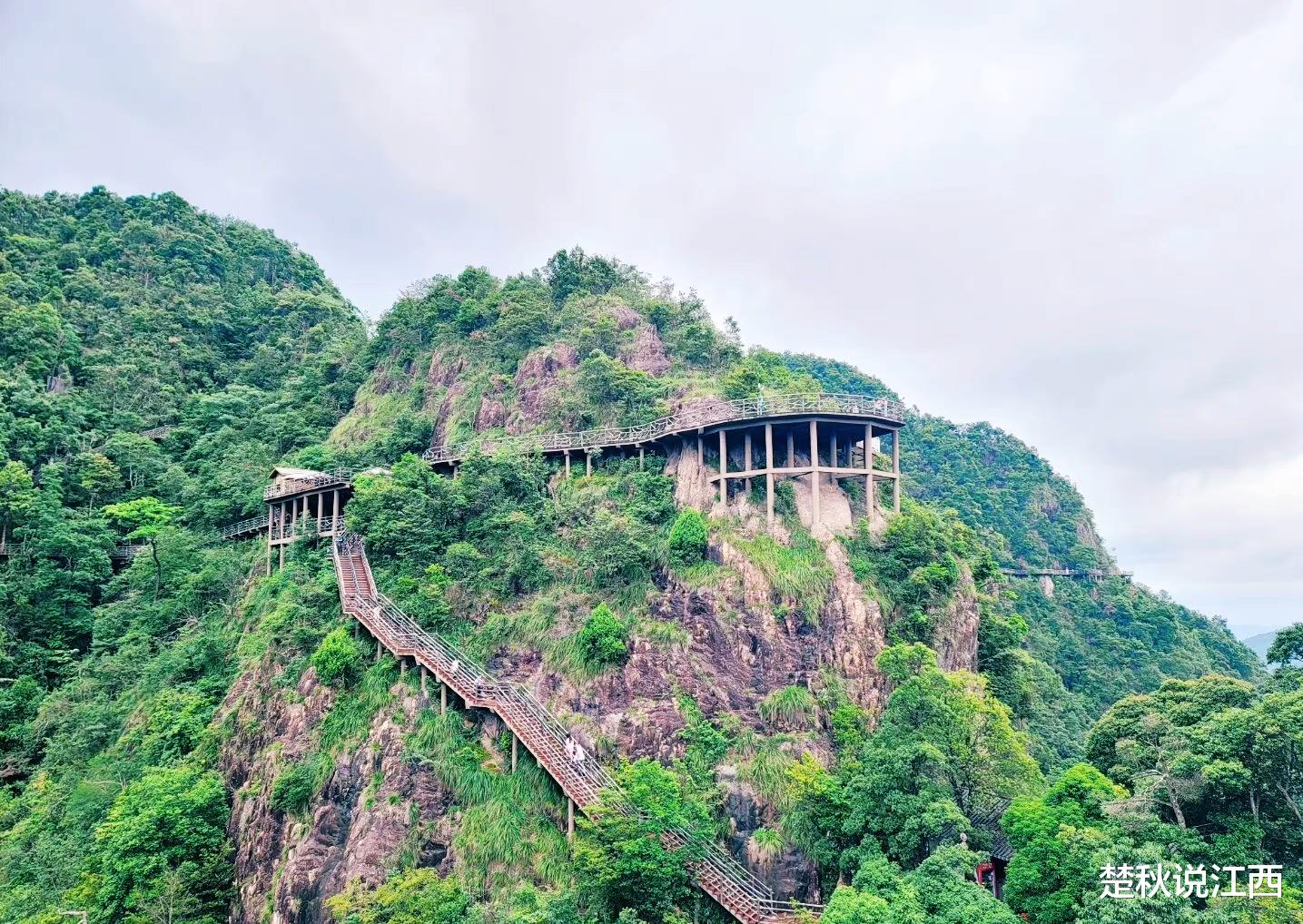 |这座山是东江发源地，又是“新晋”5A景区，更是一处夏日避暑胜地