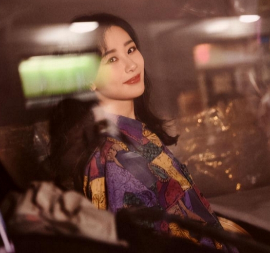 杨紫|杨紫近照再惹争议！面部僵硬似整容，苹果肌浮肿被吐槽像发面馒头