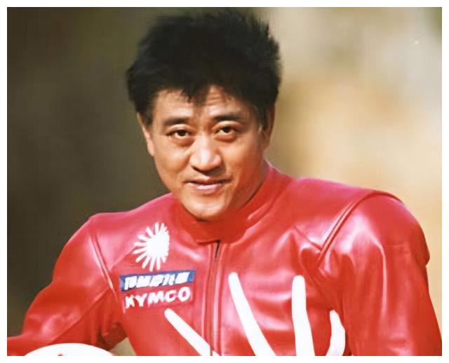 刘德华|1991年忘我大汇演，成龙为25万连翻7跟头，刘德华玩起胸口碎大石