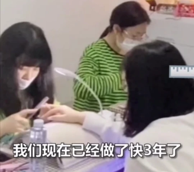 冬瓜 福建6名女大学生了不起，用课余时间在宿舍开美甲店，月入2万多