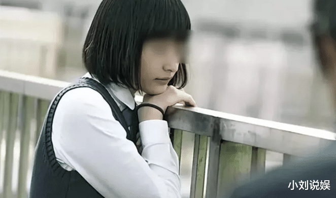 广东中山,13岁的初二女孩汪梅,因身体发育较快遭到同学排挤
