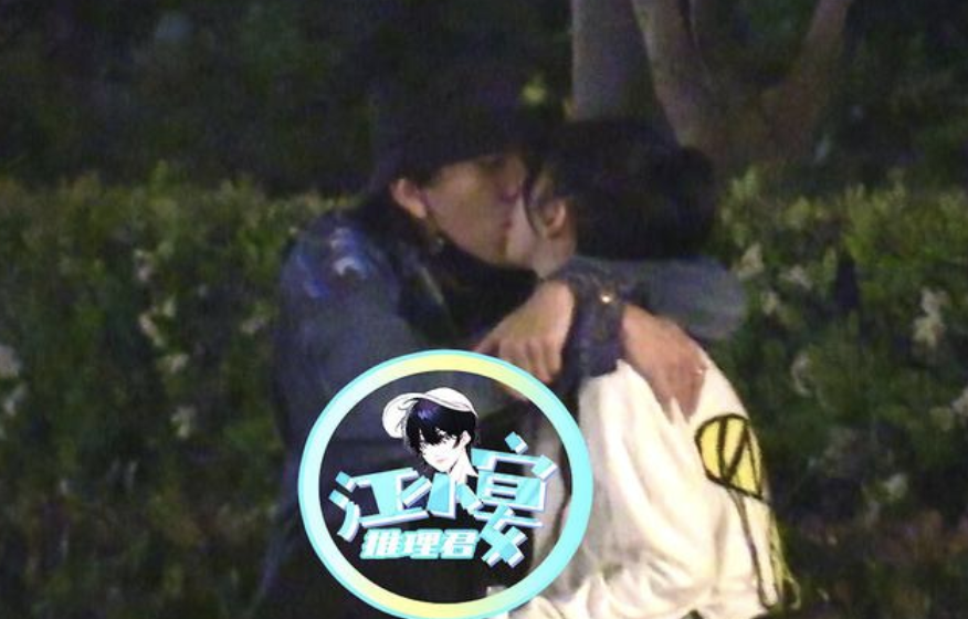 蔡卓宜|王大陆携女友入住酒店,为蔡卓宜穿衣背包,两人用情侣挂饰很恩爱