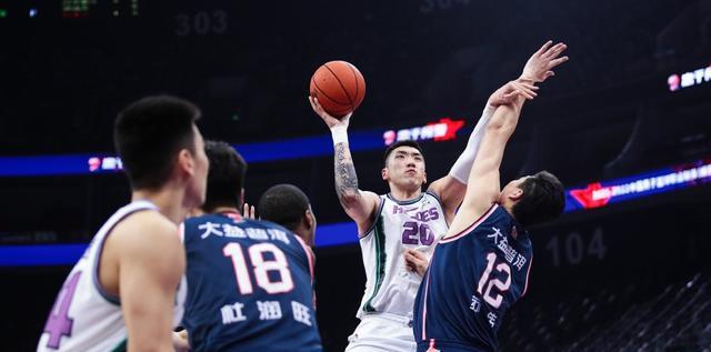 山东男篮|露馅了吧，山东1分险胜广东却揪出1球员：这水平进NBA就是做梦