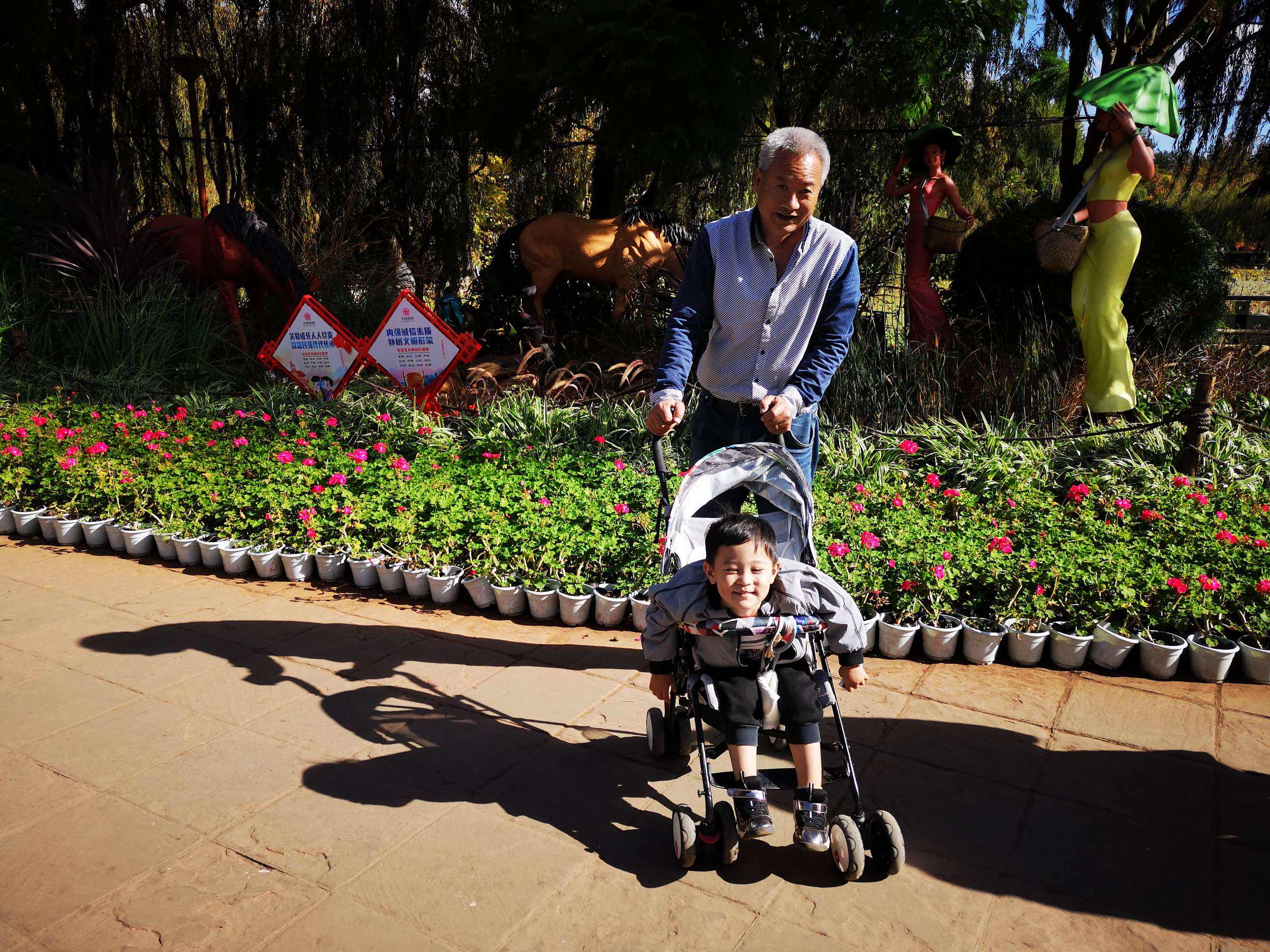 全职妈妈|孩子跟谁睡就跟谁亲？真不一定，还是跟孩子所处的年龄段有关系