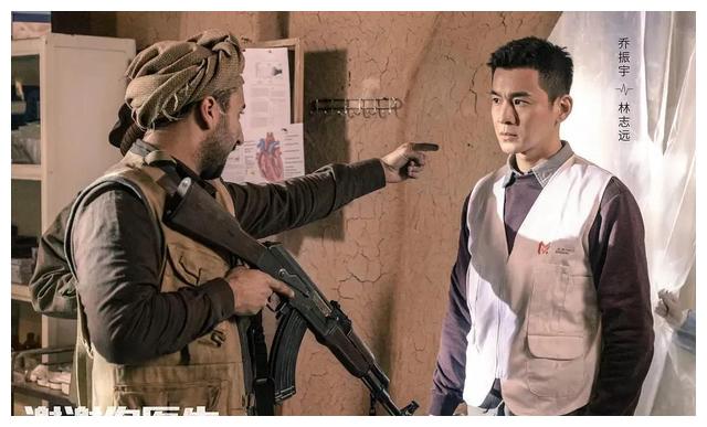 吻戏|杨幂新剧上星央视，老戏骨云集，《二八定律》却被曝重审要删吻戏