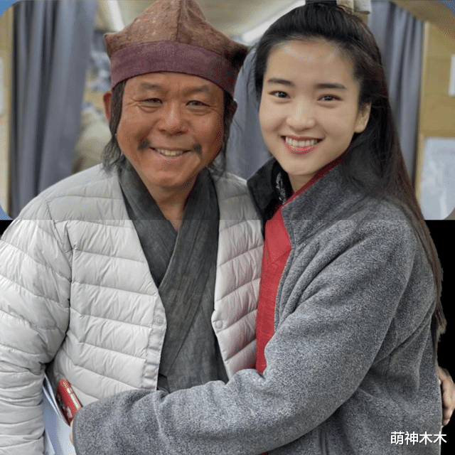 梨泰院|梨泰院事件舆论风向反转：男歌手坚持公演，老戏骨批官方不要脸