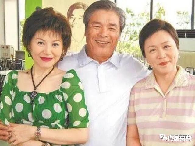 影帝|74岁影帝雷洪:破产后六个老婆全跑光,娶小21岁女友婚姻很幸福