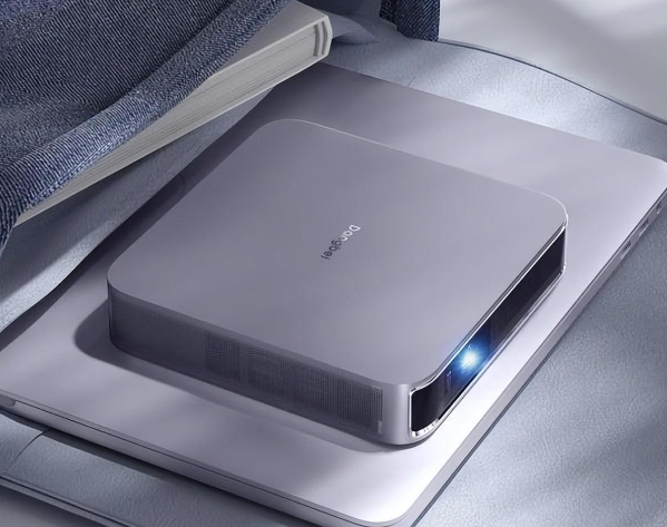 用轻又薄的投影仪，当贝D5X家用小能手