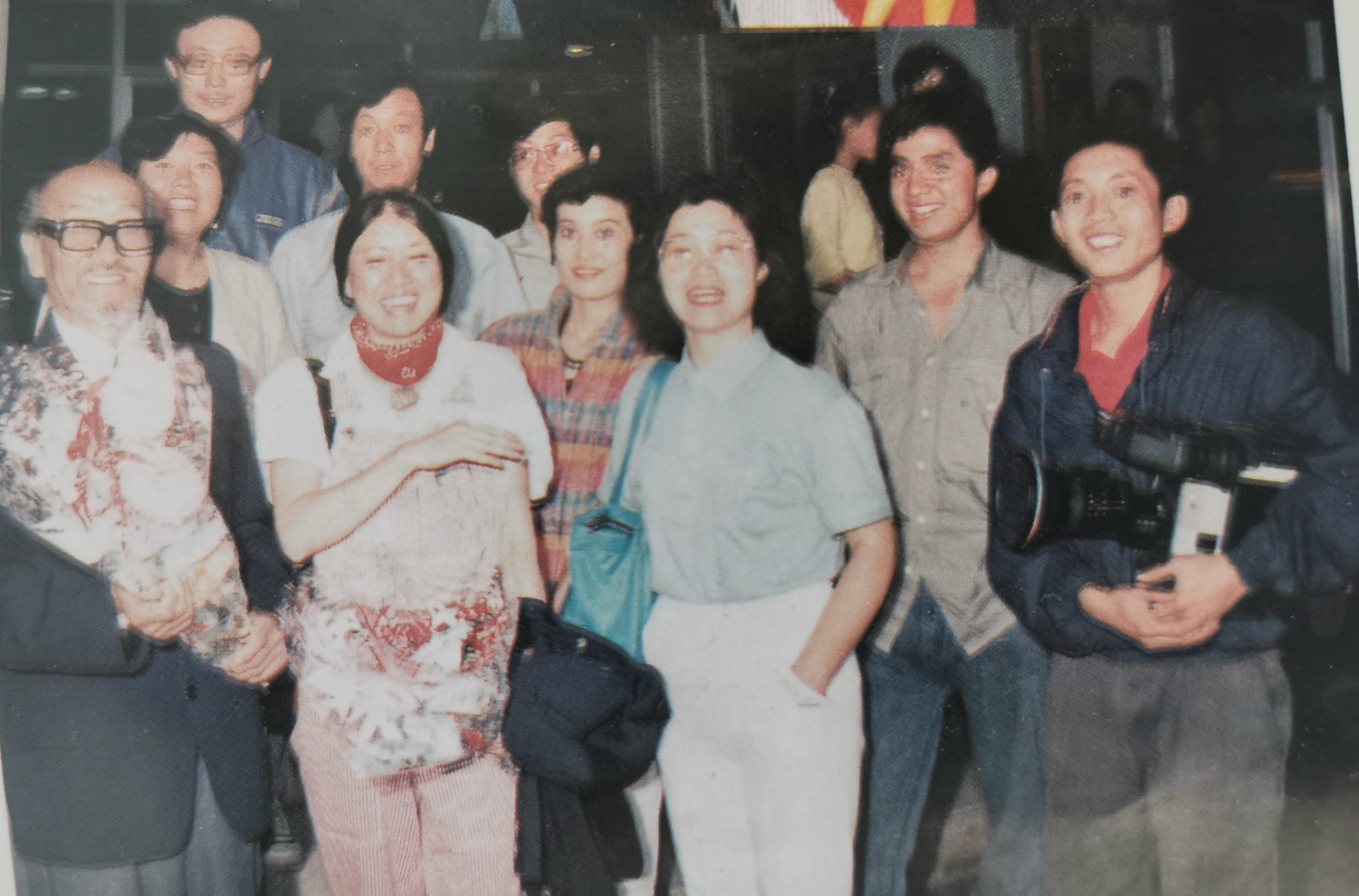 王洛宾|三毛病中不宜多吃,王洛宾只盛半碗饭,三毛怒斥:你想饿死我吗