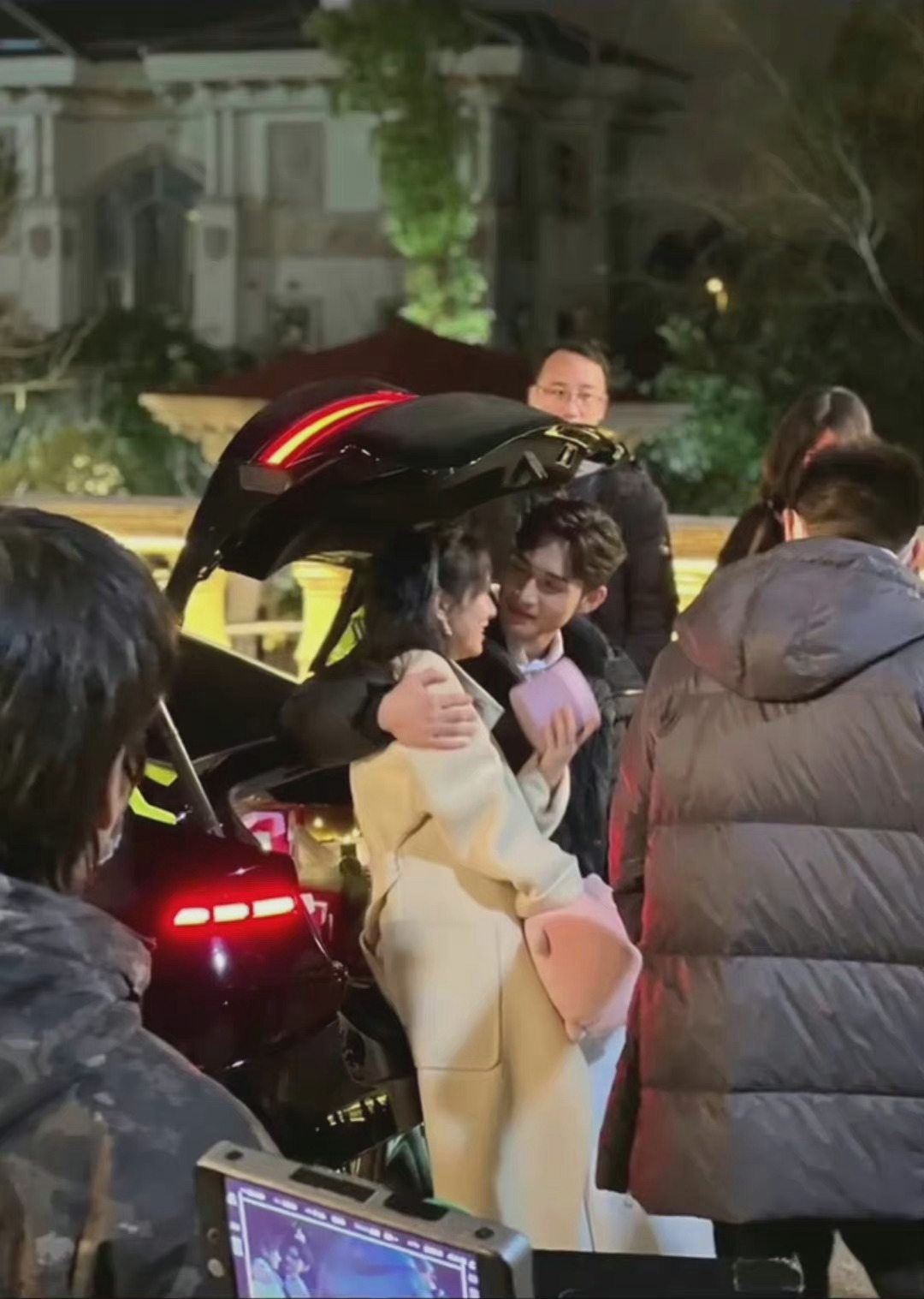 刘丹|吴倩张彬彬《三分野》路透曝光,笑容甜美状态佳,美女就该搞事业