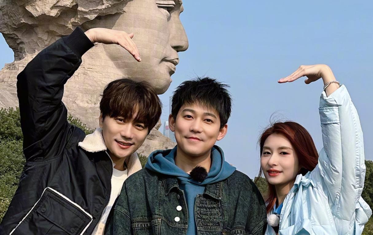 苏醒|苏醒被曝出轨!夜会美女亲密拥抱,小11岁娇妻曾发文暗示离婚