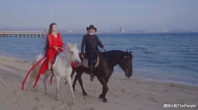 张纪中|三个嫁名导的女人，一个惹人嫌弃，一个默默付出，只有她活出自己