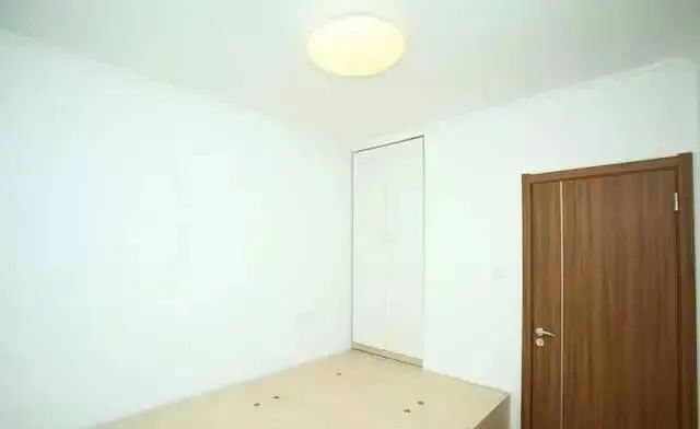 108平新房13万装，朋友一进门先愣住，毕竟客厅太与众不同了