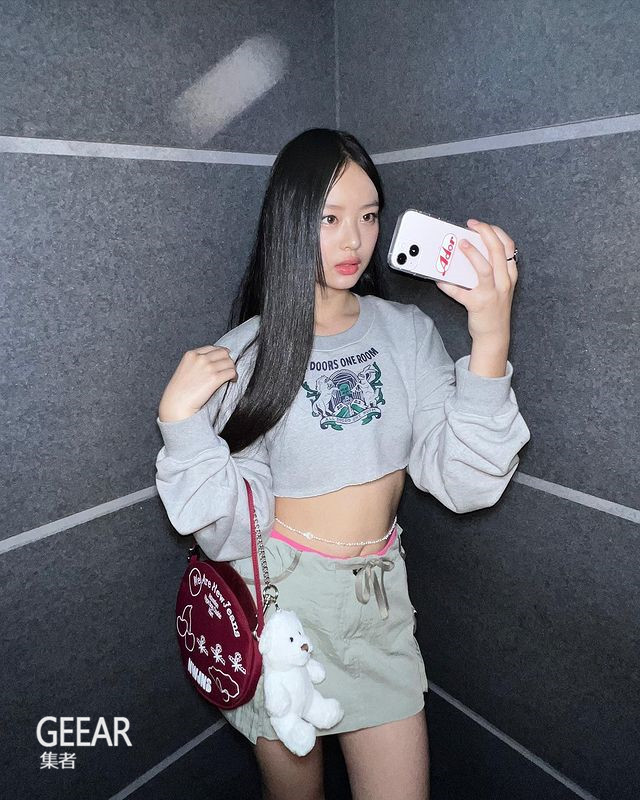 流行 韩国今年流行什么发型，女星都换上了的直长发就是答案！