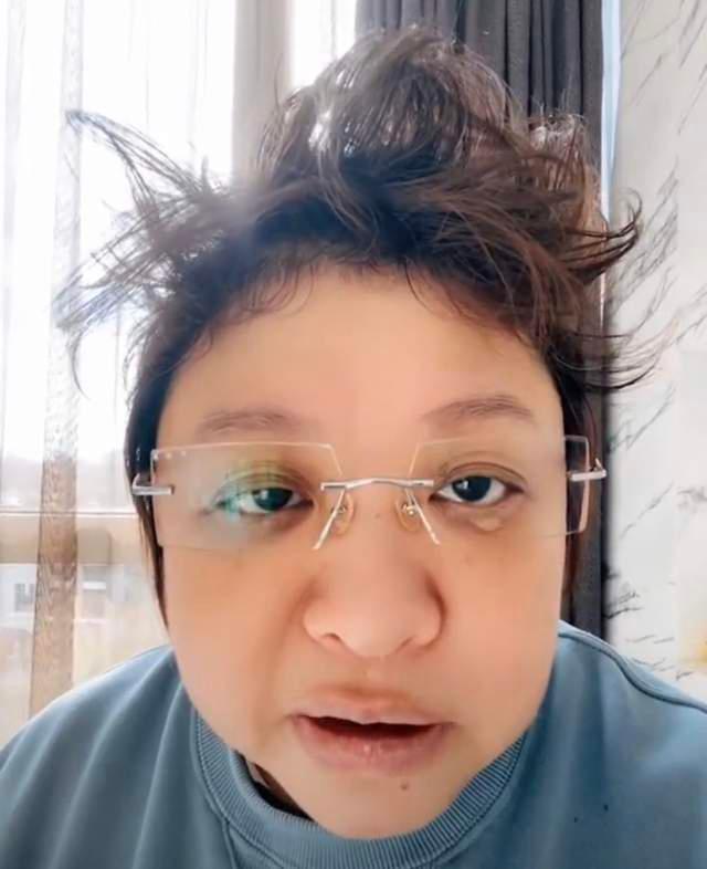 韩红|韩红捐600万用于新冠救治！面容浮肿仍虚弱，架相机又陷摆拍争议