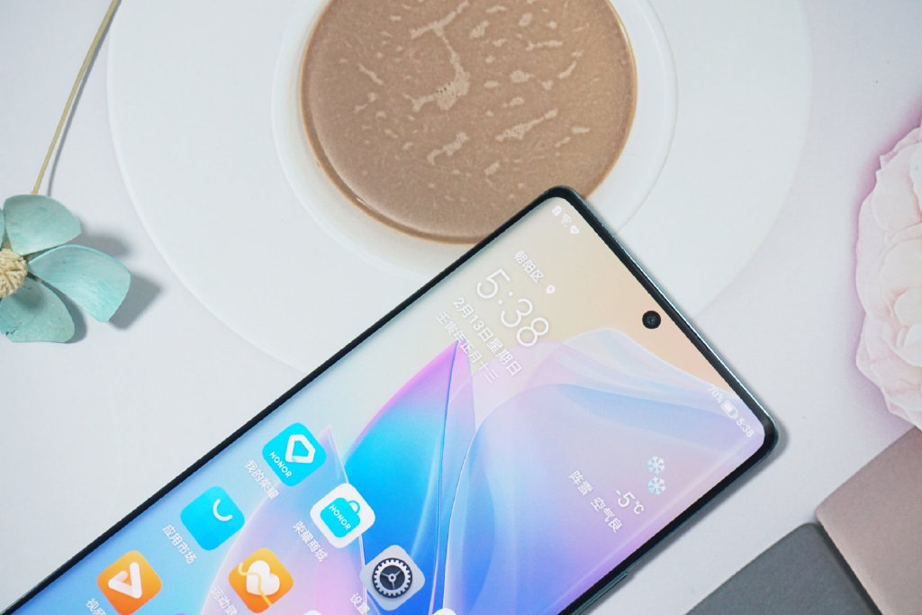 荣耀|荣耀60 SE首发评测：2000元档位屏幕天花板，视界触手可及