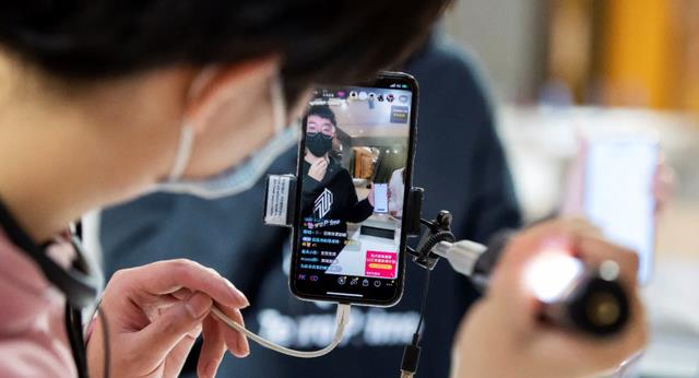 应届生|有远见的父母，不会让应届生找这3类工作，收入低天花板还看得见