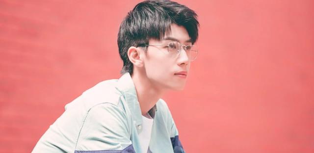 甜宠剧|明晚开播,又一校园甜宠剧来袭,看到主角后,网友:十分令人期待