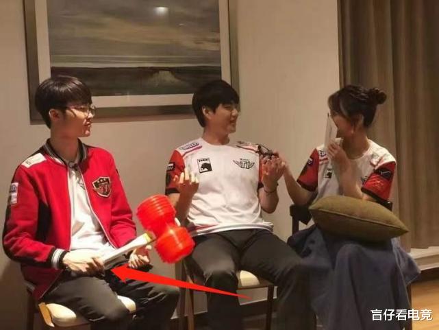 bang|世界第一下路组合正式退役！Bang“痛击”Faker，李哥成青筋波比