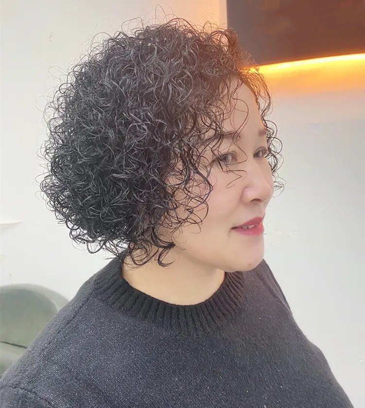 奔五的女人尽量别留这几种短发，很土！推荐6款发型，减龄又时尚