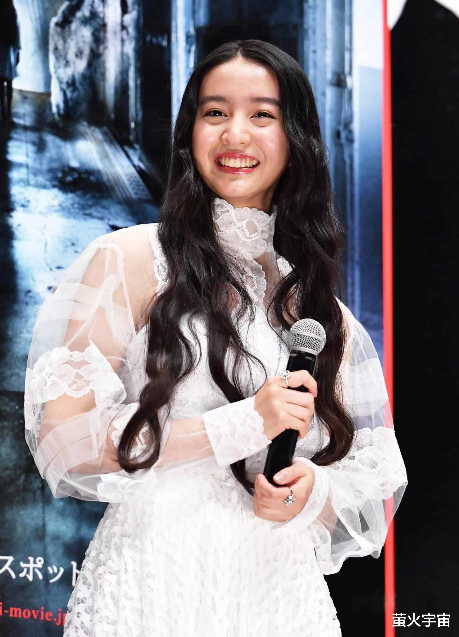 泡泡袖|18岁木村光希被众星捧月，薄纱泡泡袖白裙灵动，擦泪水巧秀硕大钻戒