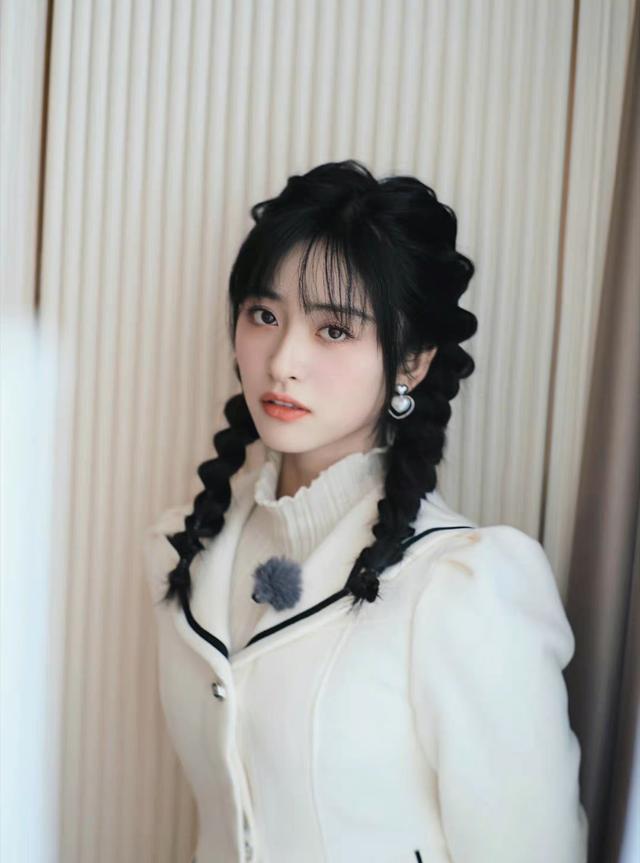 沈月|沈月在节目里谈分手原因,称平淡过后互相消耗,不如分手了断