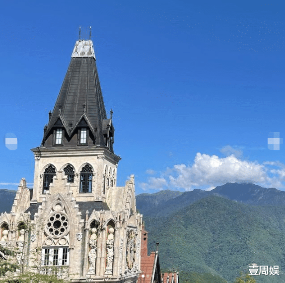 阿娇|阿娇前夫一家三口旅行，妻子孕肚首次曝光，萧亚轩点赞送祝福！