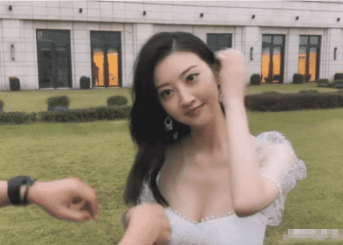 景甜|景甜“真人”长这样?在没美颜的镜头下,景甜的颜值也太真实了!