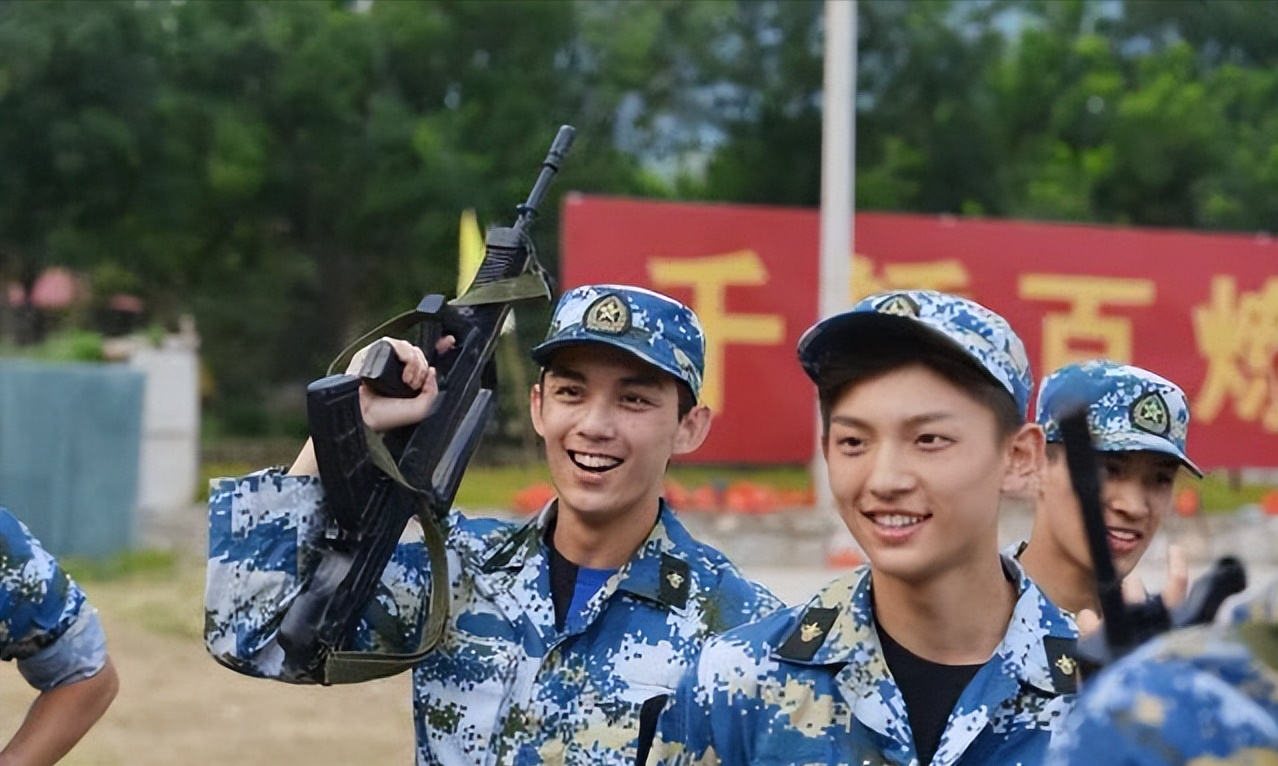 高定|北电18级表演系毕业照曝光，宋祖儿甜美出镜，吴磊被曝延期毕业