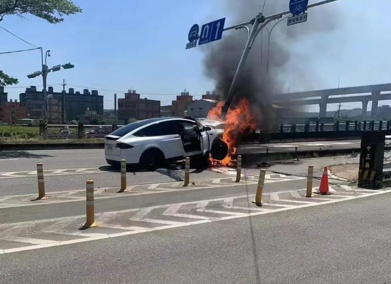 特斯拉|林志颖开特斯拉撞车起火，给所有电动车主，敲响了警钟