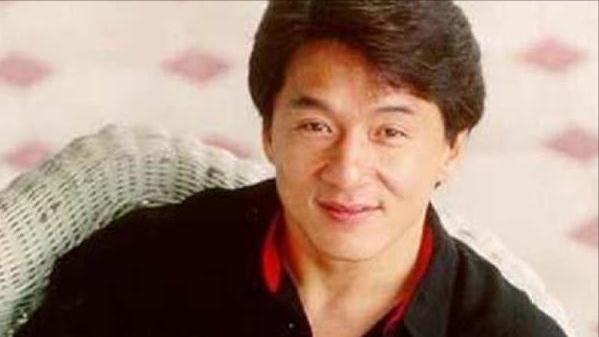 娱乐圈|敢爆娱乐圈黑幕的明星,王杰的嗓子被毒哑,杨幂爆女星一夜4000万