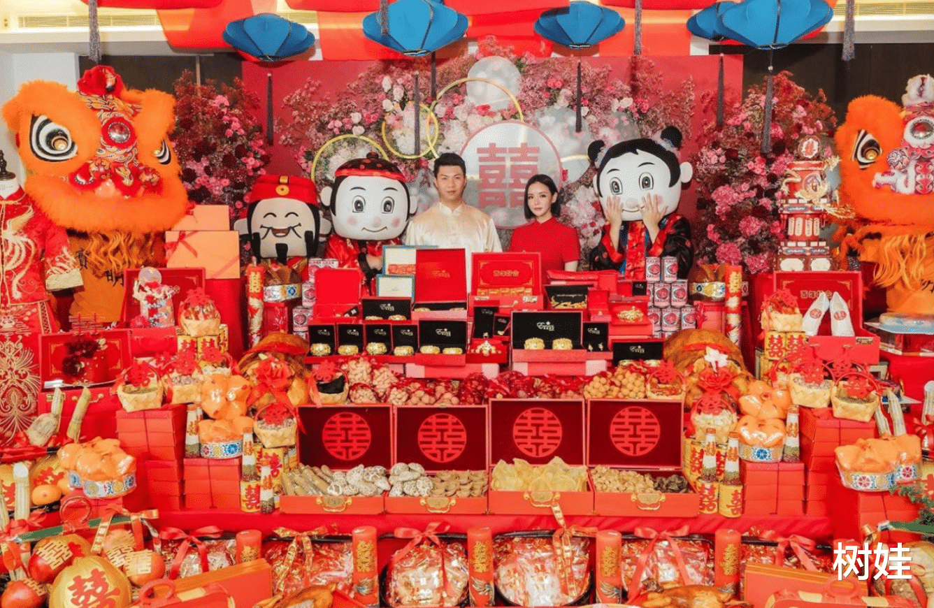 分居|何猷君前任结束第二段婚姻，婚后两个月已分居，曾豪花百万办婚礼