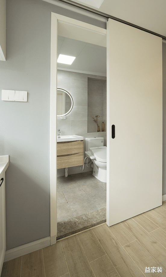 客厅没有电视没有背景墙,却非常的大气,这个装修太有远见了!