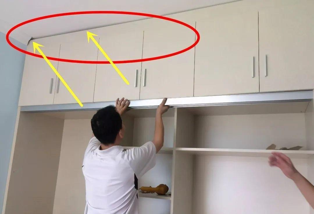 衣柜是否有必要做到顶?做到顶用一圈石膏线,实用又美观