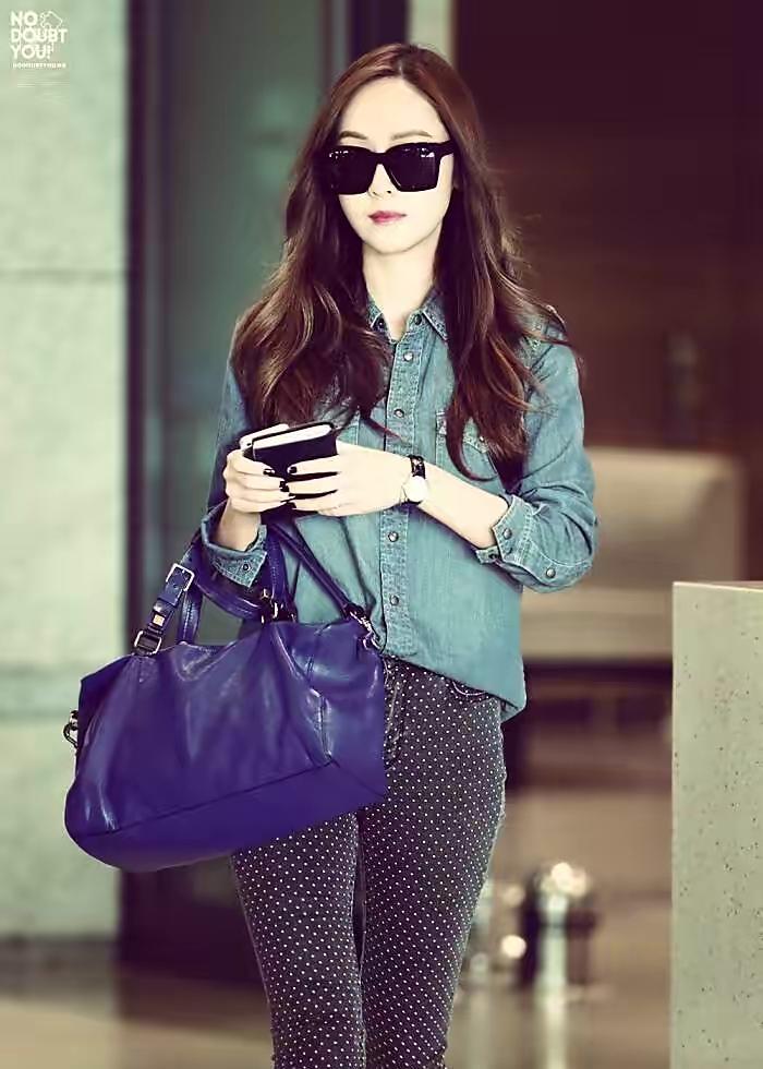 郑秀妍|好闺蜜游玩，郑秀妍张俪同逛迪士尼被偶遇，美感十足