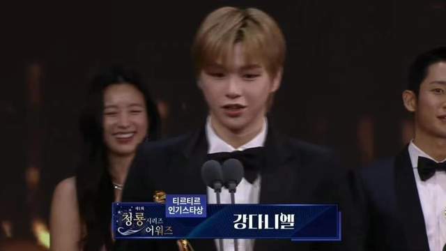 金高银|韩国青龙电视大赏:李政宰金高银封视帝视后,允儿性感亮相抢风头