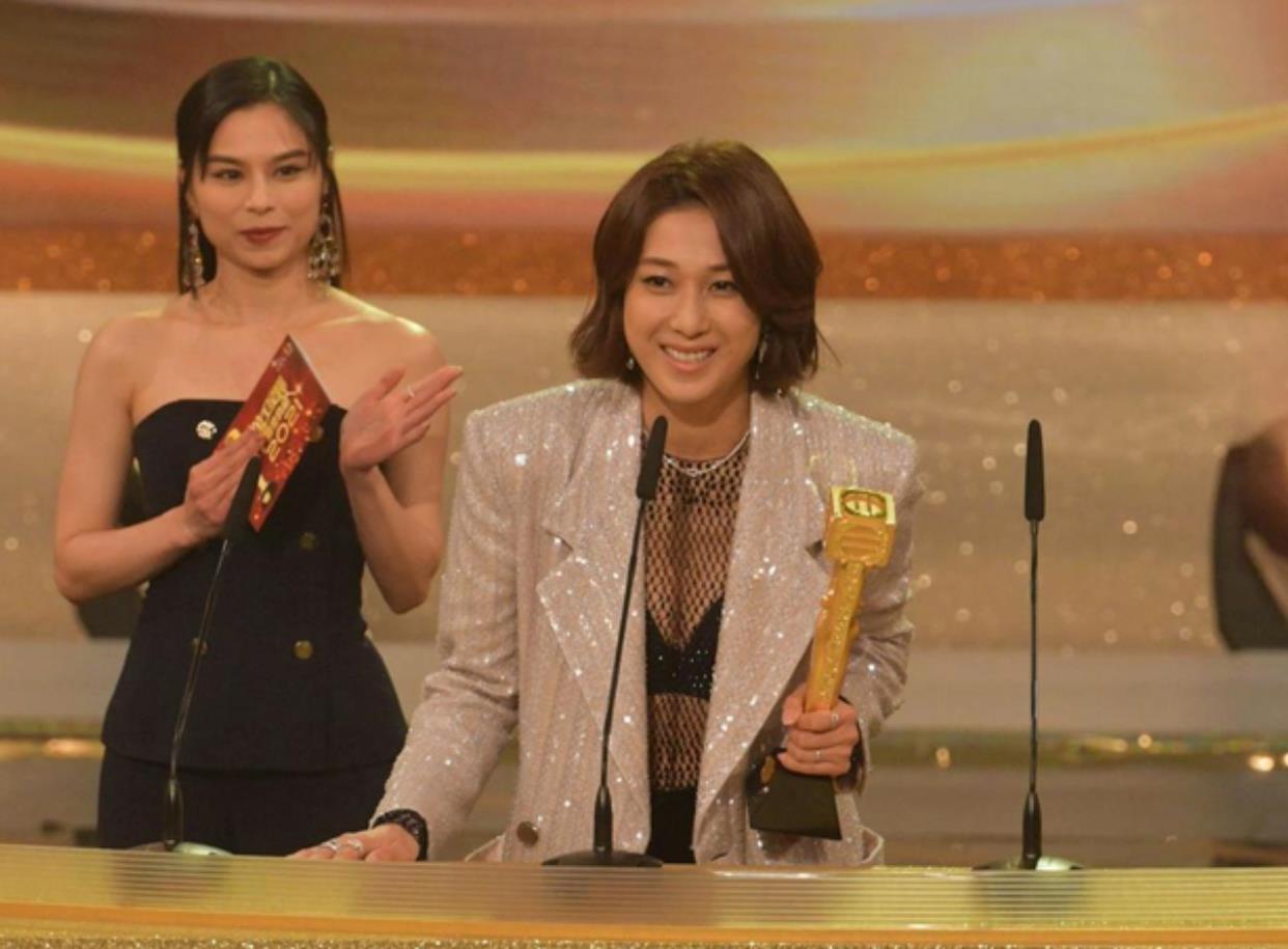 钟嘉欣|TVB“民选视后”钟嘉欣产女：38岁在家分娩，定居加拿大连生三胎