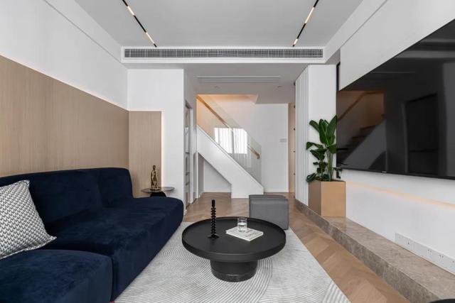 她坚持买下96㎡的老旧阁楼房,改造后装出“别墅范儿”,超美!