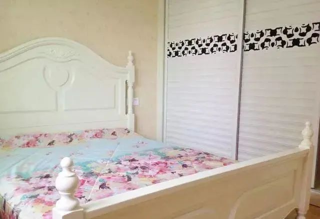 去参观朋友新房,看完大笑了,谁想到把抽油烟机挂那儿的?人才啊