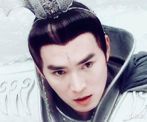 焦恩俊|1998年,焦恩俊为了不赔1000万的违约金,与60岁大妈演了亲热戏