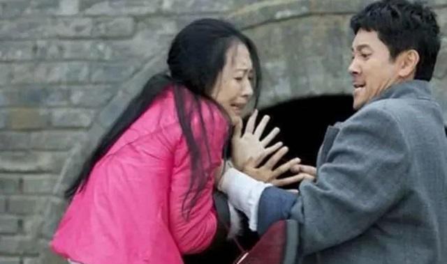 18岁少女发现被拐卖后,将计就计反将人贩子卖掉,法院:免于处罚