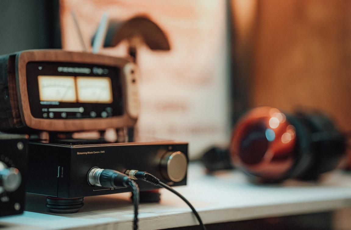 hifiman|馥郁均衡，动圈HIFI大耳的一股清流 HIFIMAN海菲曼 HE-R9试听浅析