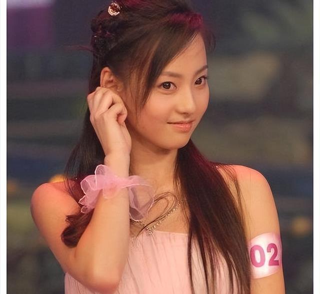 张嘉倪|张嘉倪：结婚多年不叫婆婆为妈，被买超说强势，如今被丈夫背叛