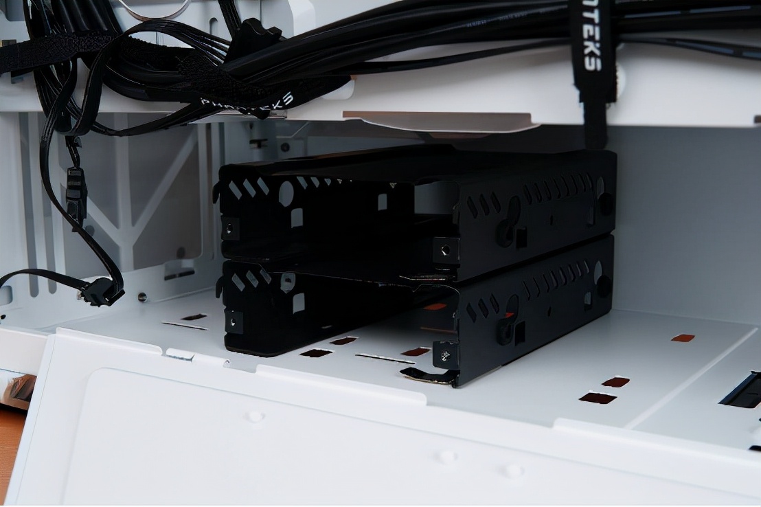 机箱|新的一年新的归来，追风者(PHANTEKS) PK518幻影白新色鉴赏