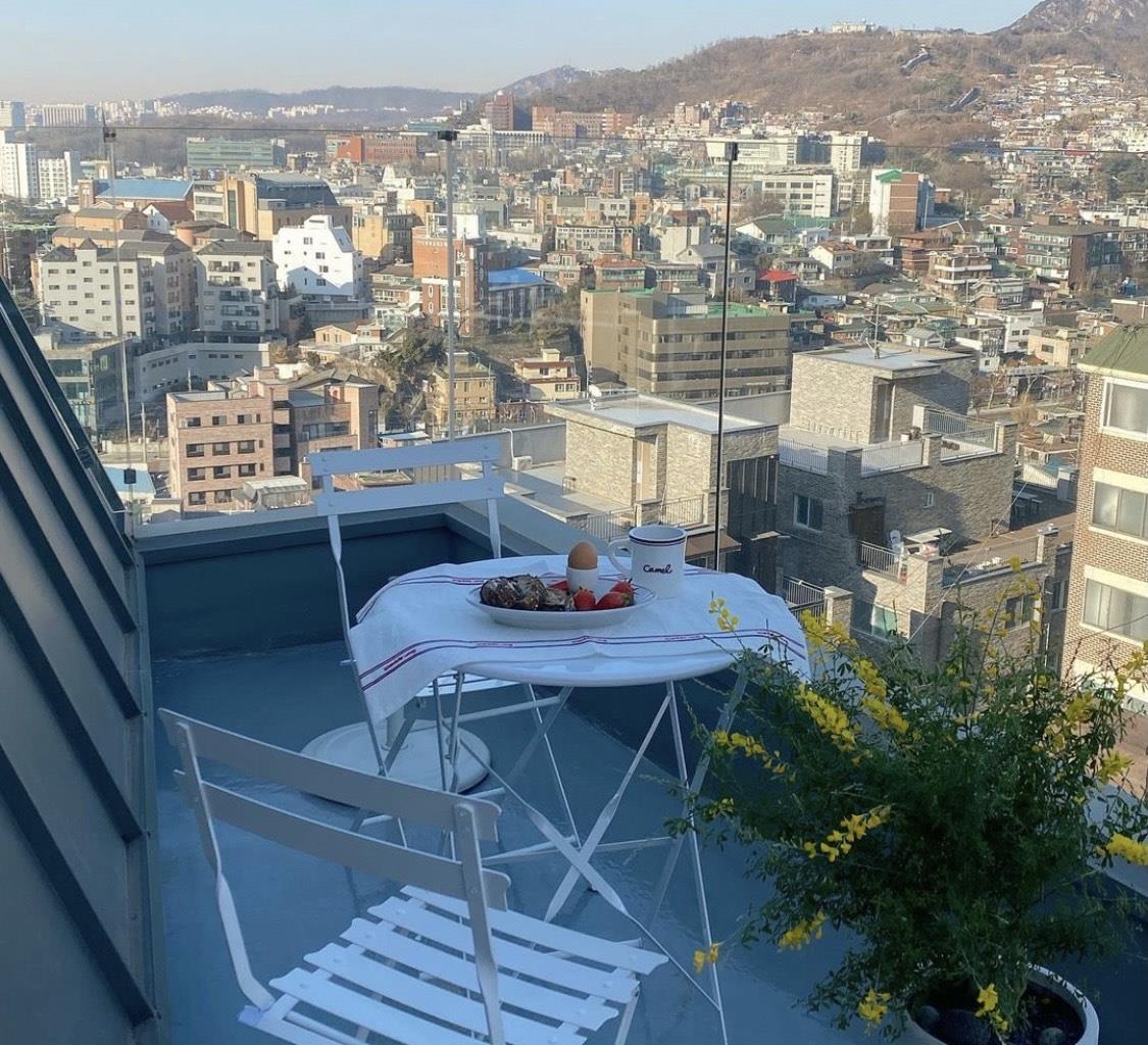 韩国精致小二层，芝麻大空间布置得温暖治愈，一个人依旧不愿将就