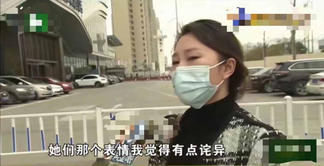浙江湖州，一女子拿着价值17万元的钻戒去清洗，却被工作人员偷偷嘲笑