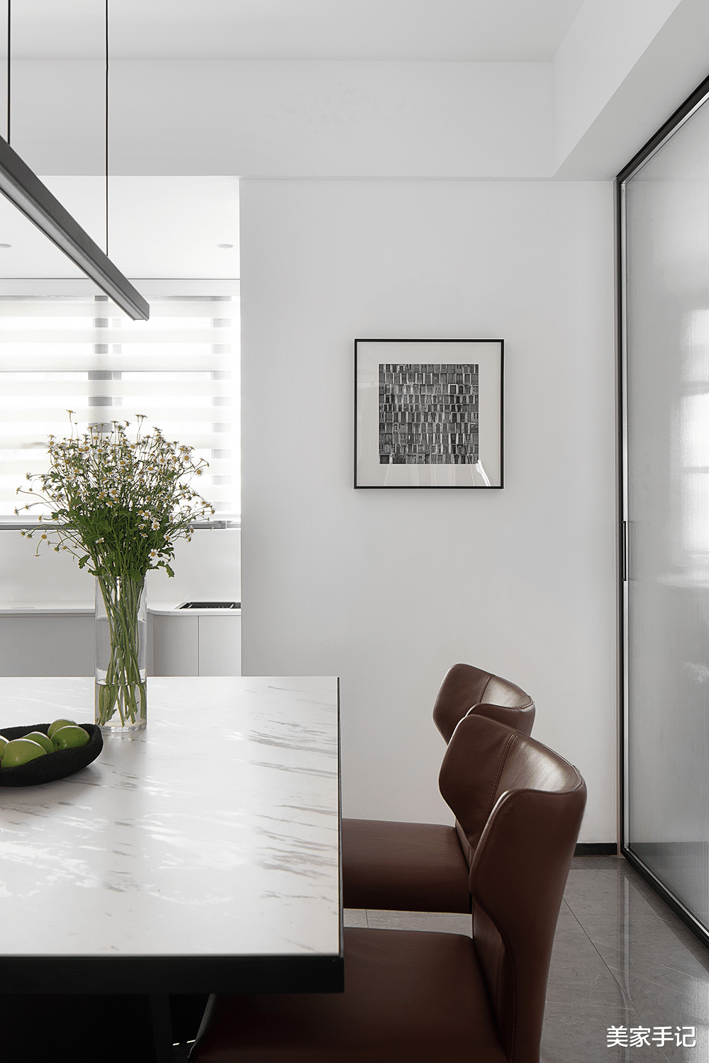 坚持极简主义的浙江夫妇,把家装修得一尘不染,透着骨子里的高级