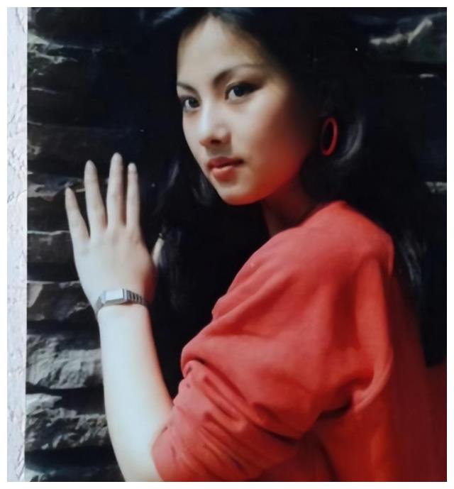 罗烈|演员乐韵:17岁一夜成名,28岁绝望离世,父母却拒绝给她举办葬礼