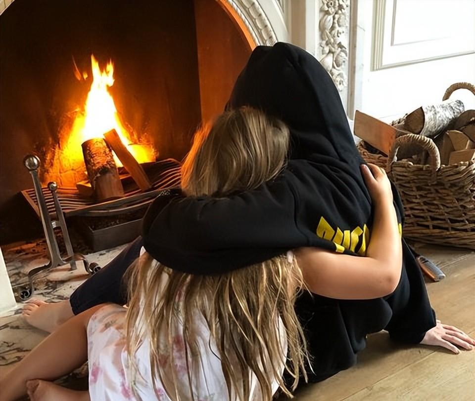 哈珀|有哥万事足，贝克汉姆女儿被3位哥哥轮流宠着的画面曝光