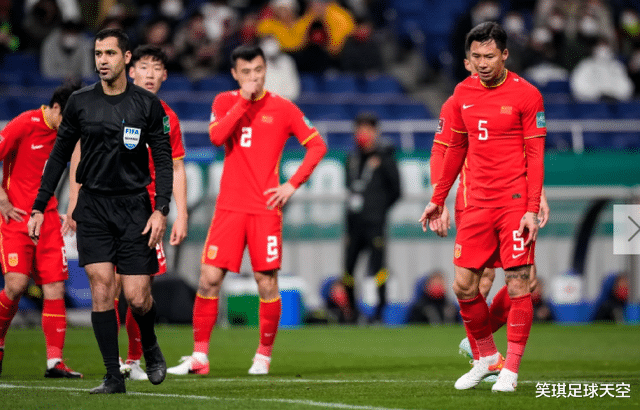 日本队|后继无人！35岁蒿俊闵当青年用，国足与日本是技战术全方位落后